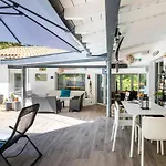 D'architecte Avec Piscine Chauffee Et Borne De Recharge, Parfaite Pour Des En Famille - Fr-1-791-4 Vila *
