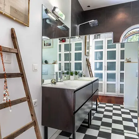 D'architecte Avec Piscine Chauffee Et Borne De Recharge, Parfaite Pour Des En Famille - Fr-1-791-4