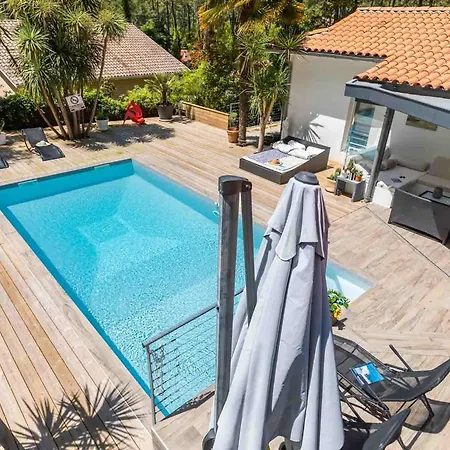 D'architecte Avec Piscine Chauffee Et Borne De Recharge, Parfaite Pour Des En Famille - Fr-1-791-4 *