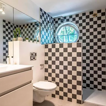 D'architecte Avec Piscine Chauffee Et Borne De Recharge, Parfaite Pour Des En Famille - Fr-1-791-4 Villa
