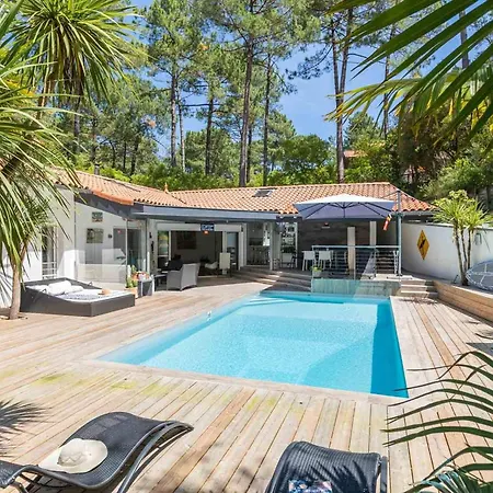 Villa D'architecte Avec Piscine Chauffee Et Borne De Recharge, Parfaite Pour Des En Famille - Fr-1-791-4
